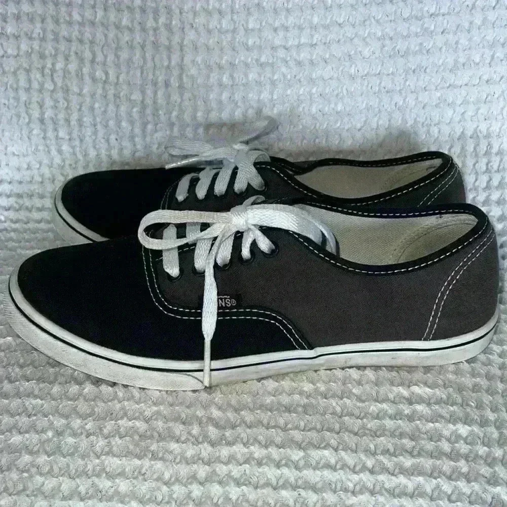 Vans Unisex Canvas Sneakers